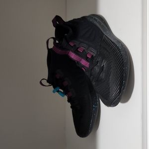 shoes (boots) brand new balance color black with purple size 5.5 US in very good
